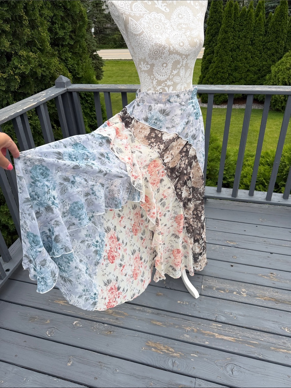 Bohemian Multi-Panel Floral Ruffle Maxi Skirt - Beige / Blue / Brown/Gray Sz M - Picture 4 of 10